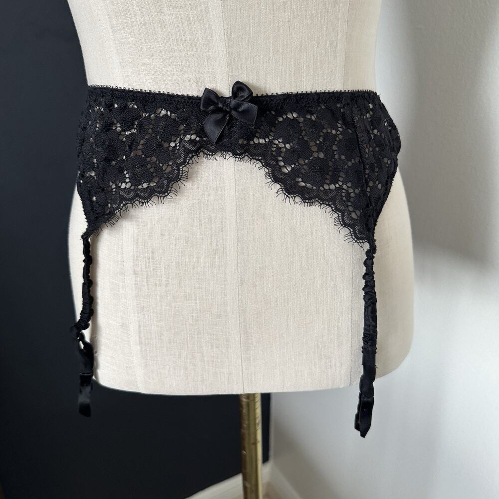 Victoria's Secret VERY SEXY Lace Garter Belt Satin Straps